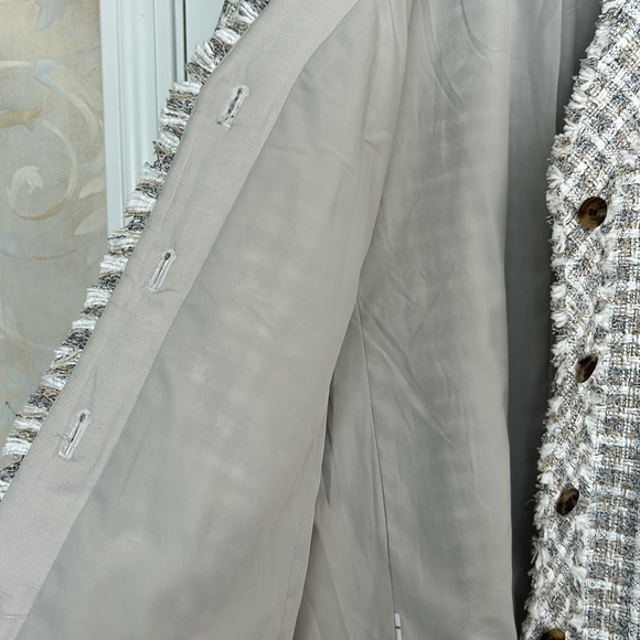 Ann Taylor Tweed Long Blazer with Fringed Edges and Front Patch Pockets. EUC - Picture 10 of 11